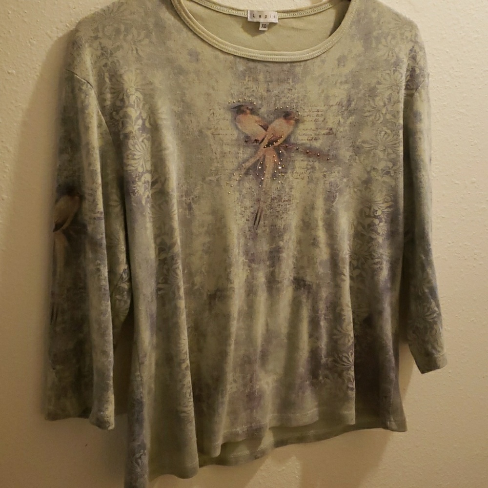 Tee shirt with bird's